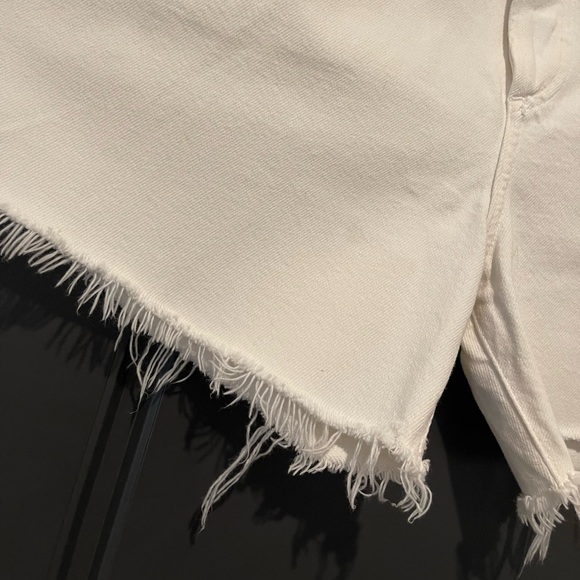 AGOLDE Criss Cross Frayed Bottom Distressed White Denim Shorts Size 31 NWOT - Picture 5 of 9